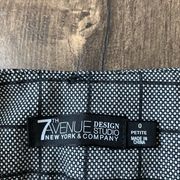 Black and grey checkered flare pants - Picture 3 of 4